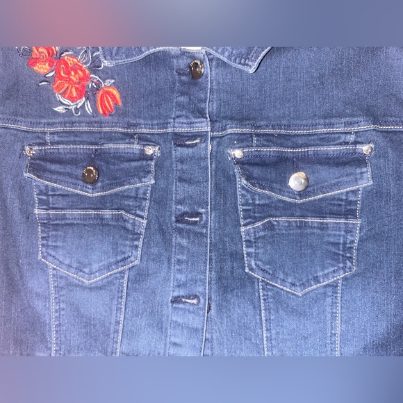 Beautiful embroidered denim jacket - Picture 5 of 5